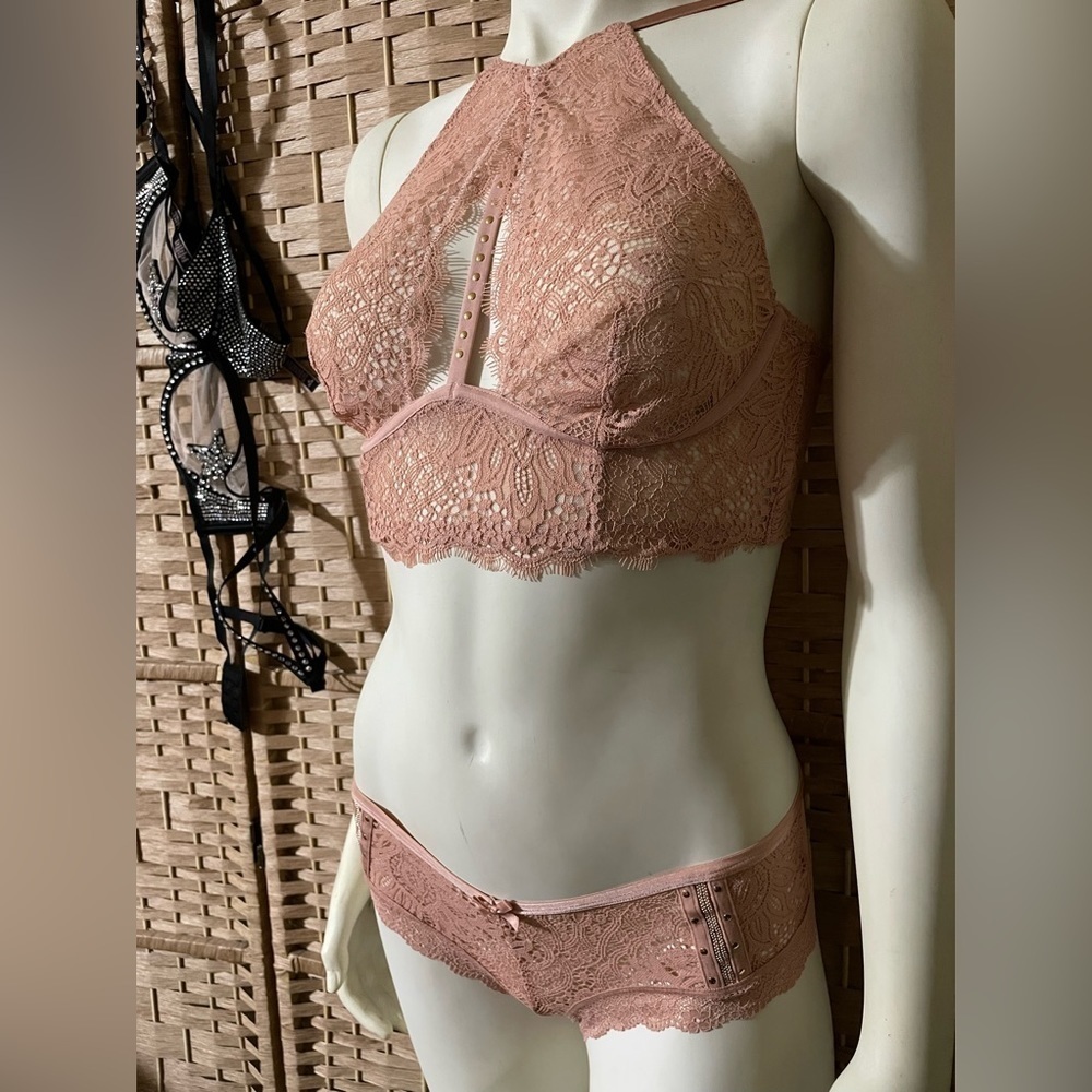 Victoria’s Secret Very Sexy Plunge Bra 34C Panty M NWT 🆕 Lingerie Set 🩷🩷 - Picture 3 of 16